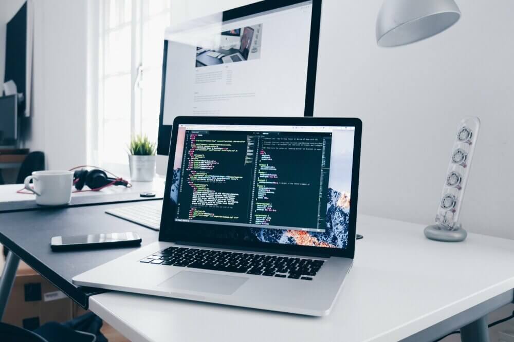 Cyber-Risiken: Gefahr lauert nicht nur im Netz